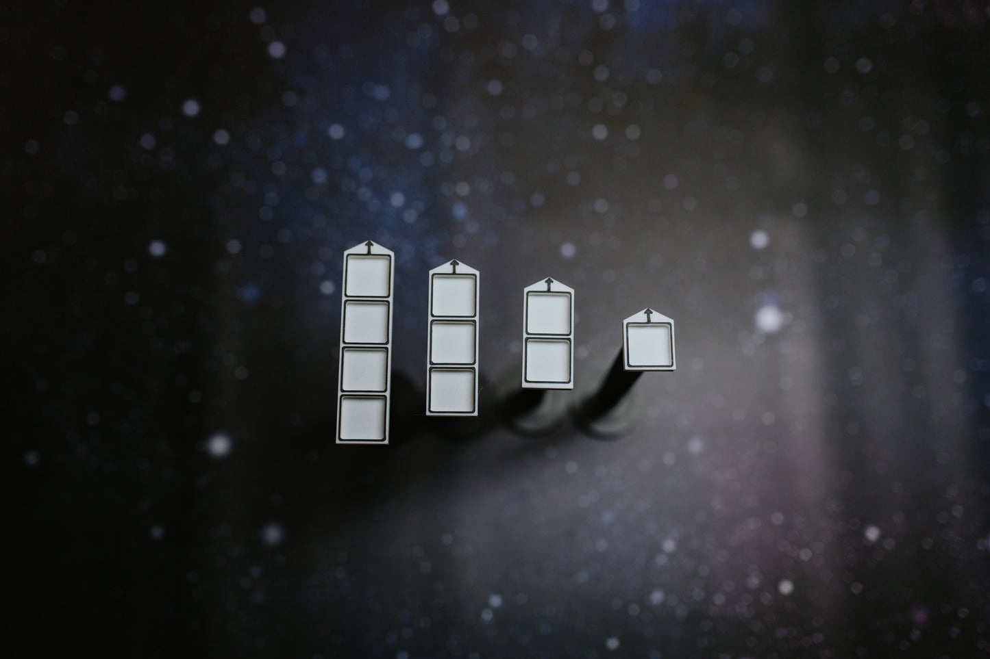 Wound markers damage counters for tracking miniature health in tabletop wargaming