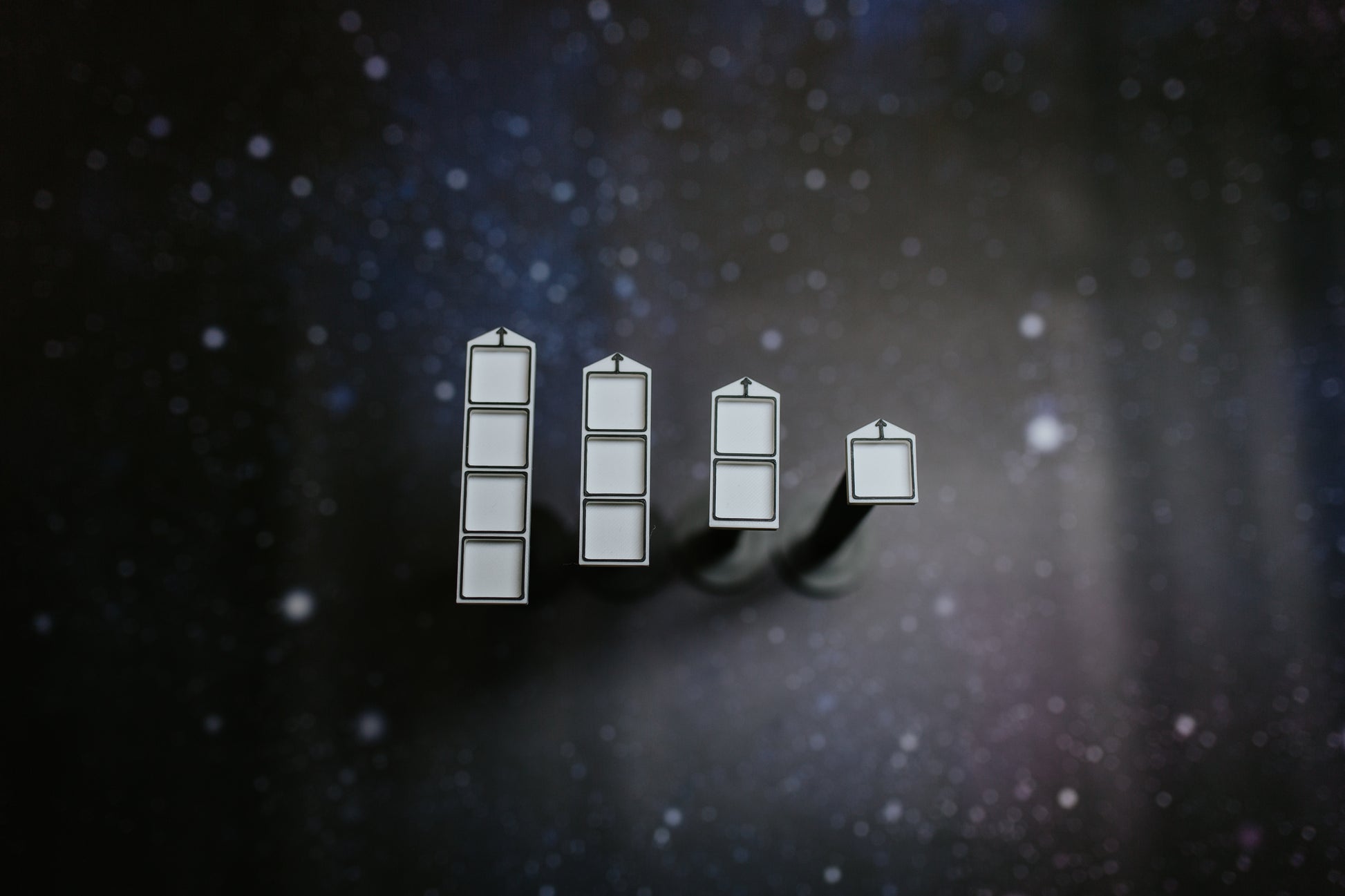 Wound markers damage counters for tracking miniature health in tabletop wargaming
