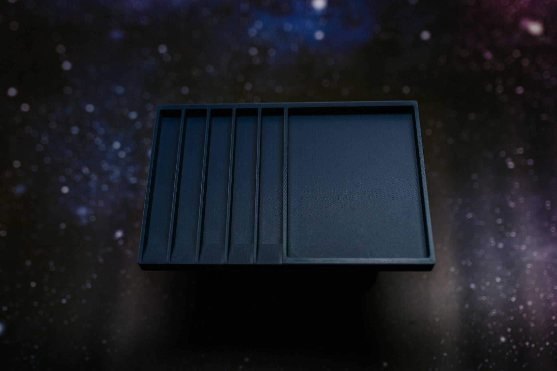 Dice rack for 16mm, fits 30 dice in dark blue